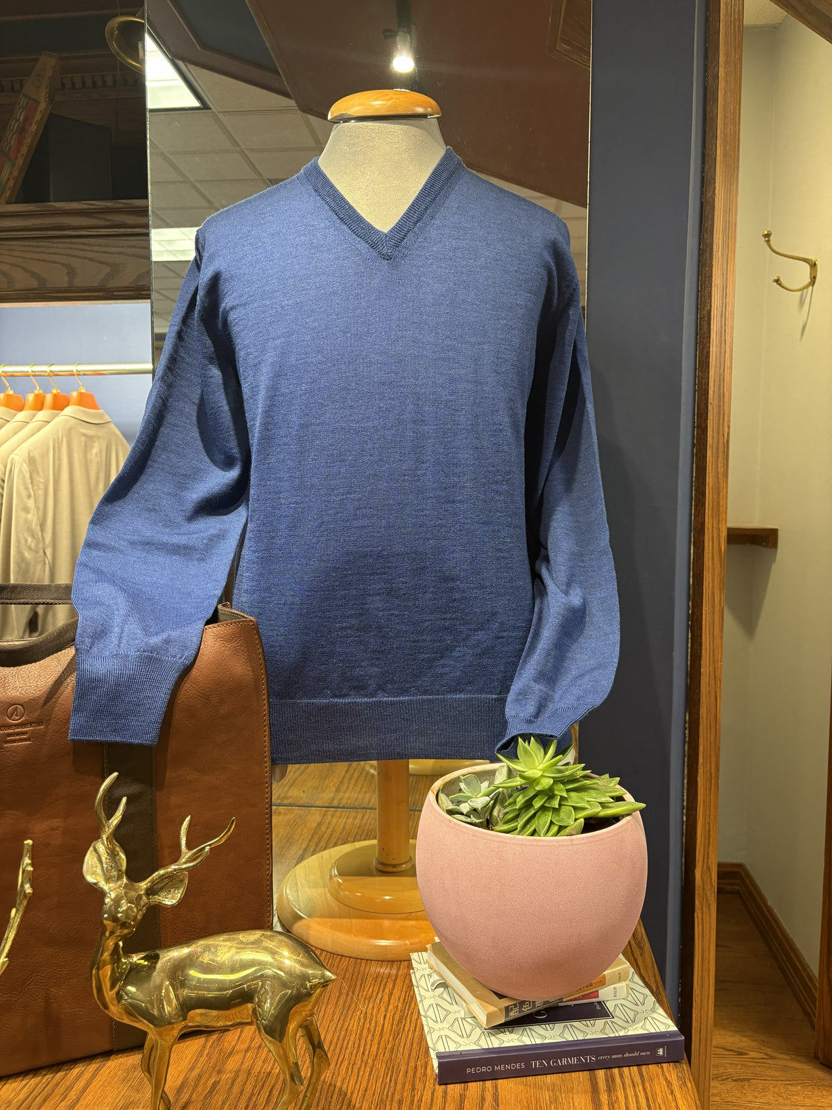 Arovescio V-Neck Sweater in Smoked Salmon & Maritime