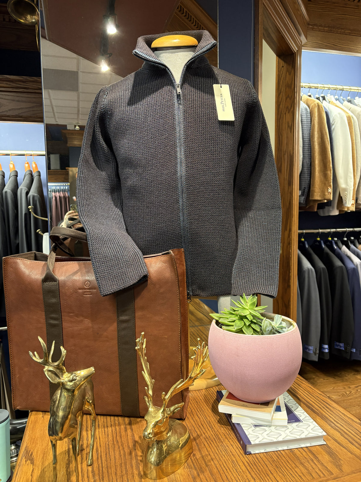 Phil Petter Zip jacket in 10,000 meters of the finest merino wool, regular fit